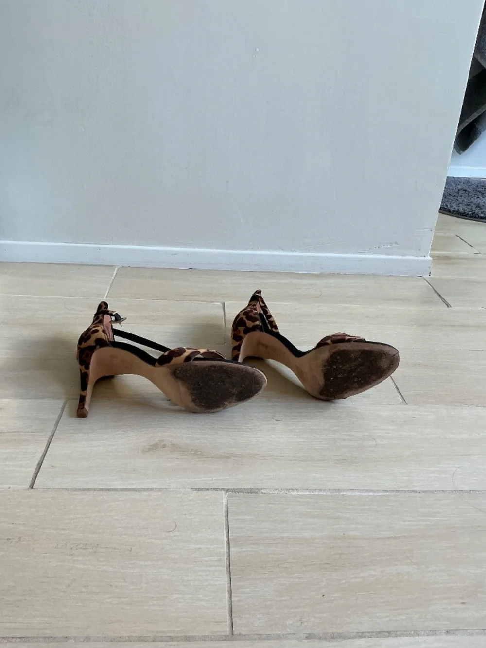 Joie Jaclyn Leopard Calf Hair Ankle Strap Heels 39.5 W/box